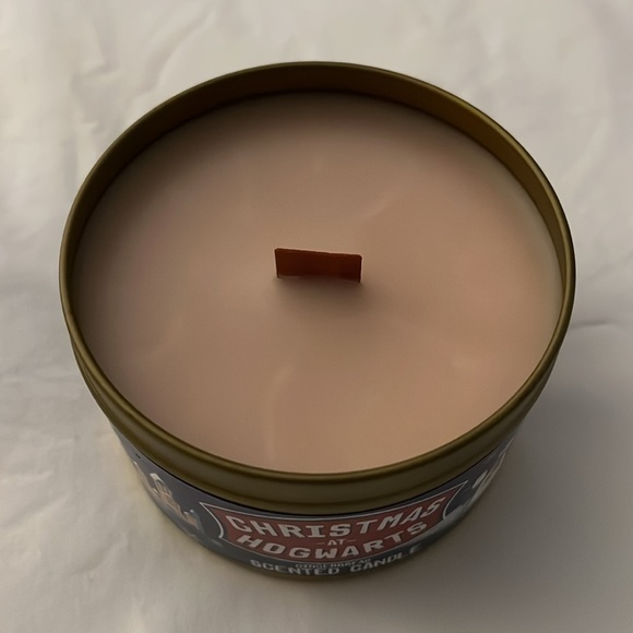 HARRY POTTER Hogwarts Christmas Gingerbread Candle - Picture 4 of 6